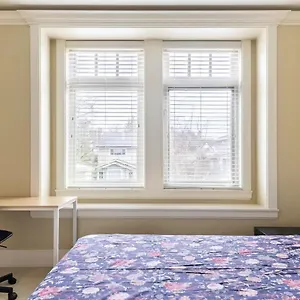 https://mikes-luxury-house.vancouver-hotels-bc.net