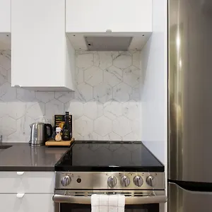 Blue Tropics In Little Italy With Kitchen By Den Appartement